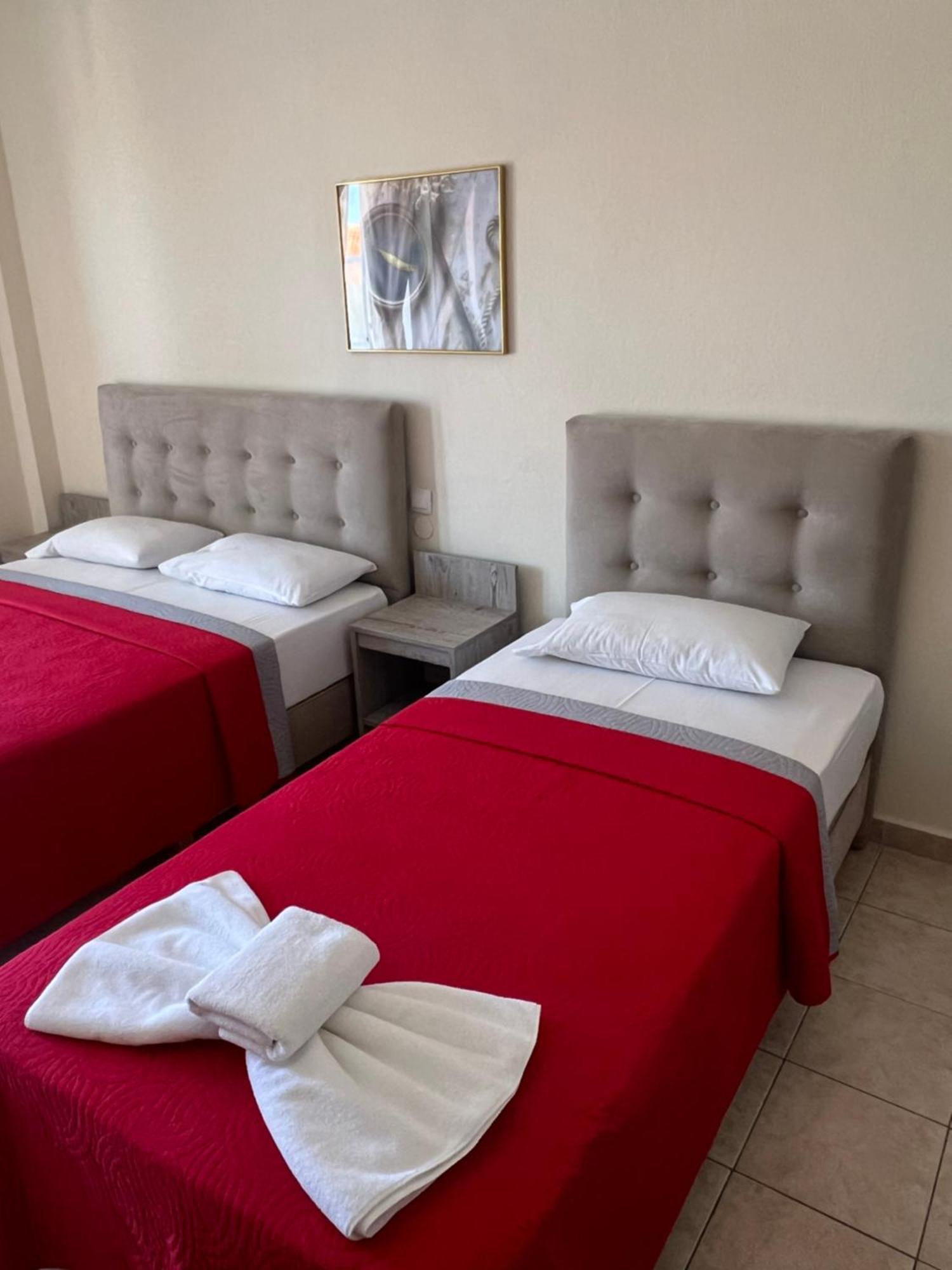 חניוטי Simotel Ermis מראה חיצוני תמונה